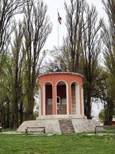 A Türr István emlékmű a Sugovica és a Duna összefolyásánál épült
