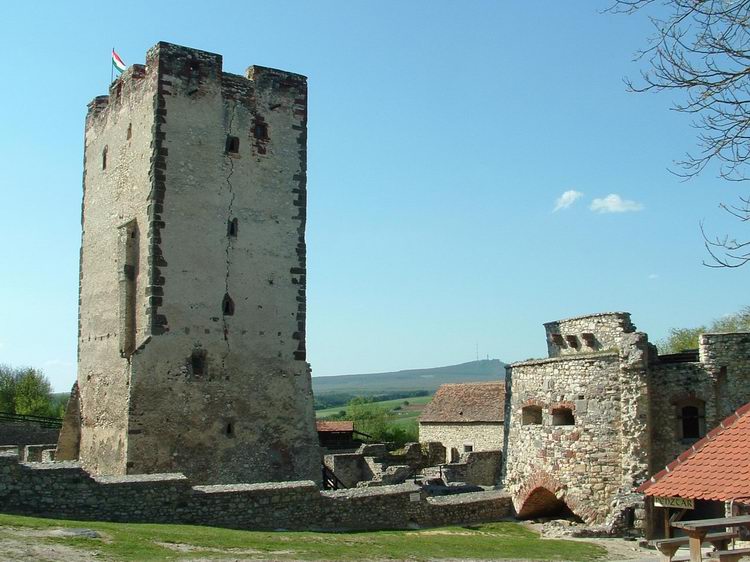 Castle of Vázsonykő with the Kab-hegy Mountain in the background