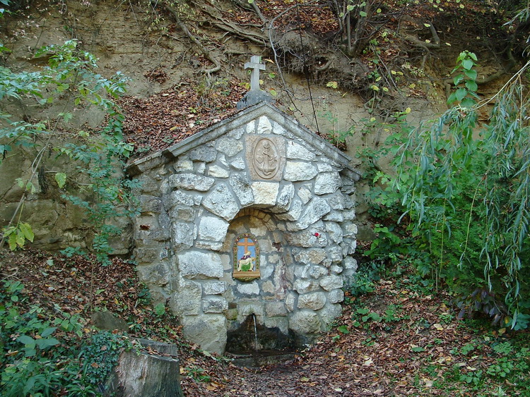 The Sankt Well at the border of Péliszentkereszt