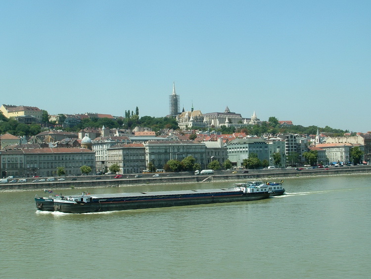 Budapest - Kilátás a Lánchídról a Dunára és a Várnegyedre