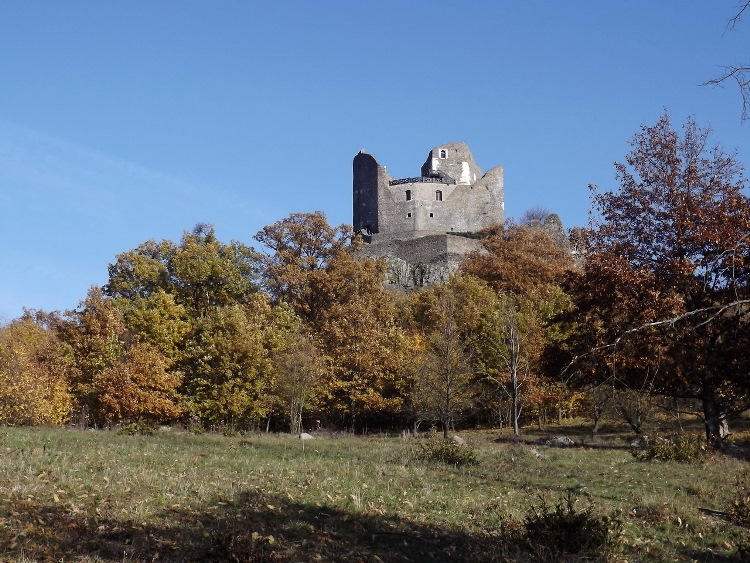 Kilátás Hollókő várára a Várhegy nyugati oldalából 2.