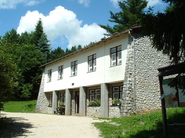 The tourist hostel of the forestry company at Szelcepuszta
