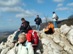 Klastrom-szirtek - Túrázók a Kémény-sziklán