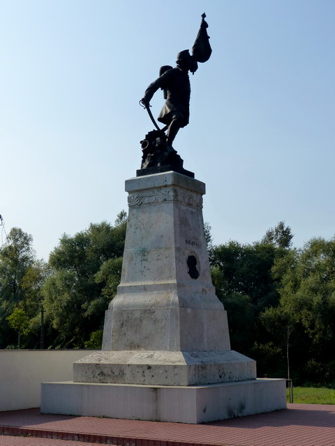 A Tápióbicskei csata emlékműve közelről