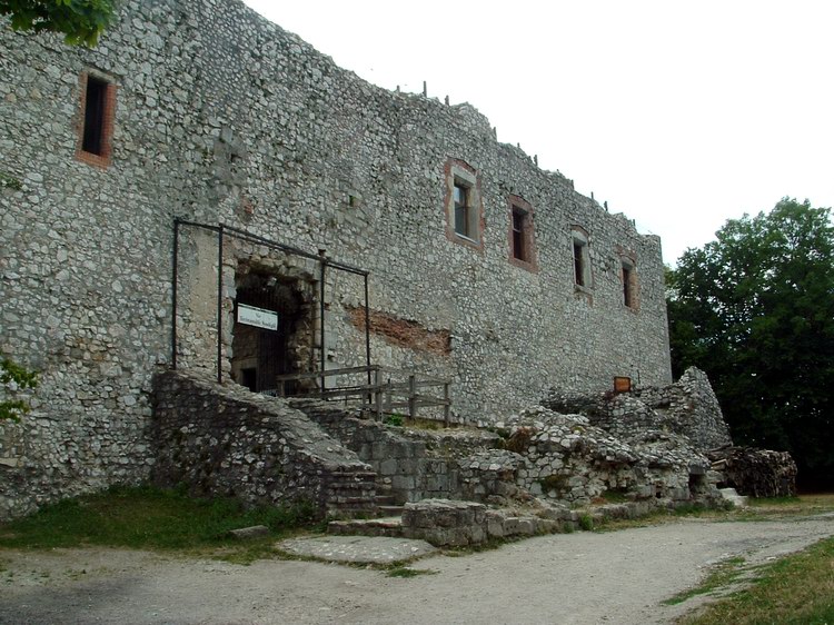 The ruins of Gesztesvár Castle