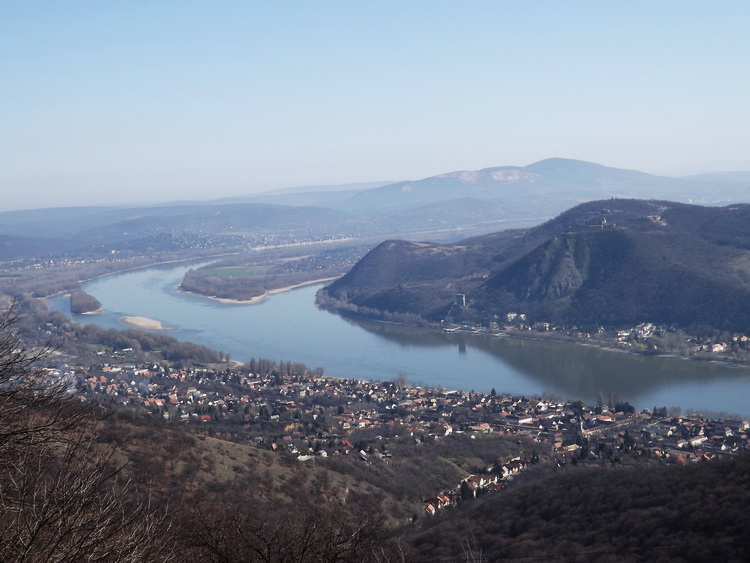 Kilátás a Hegyes-tetőről a Dunakanyarra