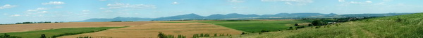Panorámakép az Abaújdevecser feletti dombról a Hernád völgyére és a Zempléni-hegységre Panorámakép az Abaújdevecser feletti dombról a Hernád völgyére és a Zempléni-hegységre