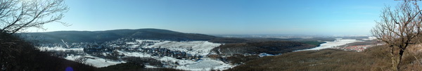 Téli panorámakép a Várgesztes feletti Zsigmond-kőről a falura és a környékre Téli panorámakép a Várgesztes feletti Zsigmond-kőről a falura és a környékre