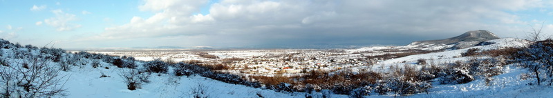 Téli panorámakép a Hegyes-kő oldalából Tokodra és a Nagy-Getére