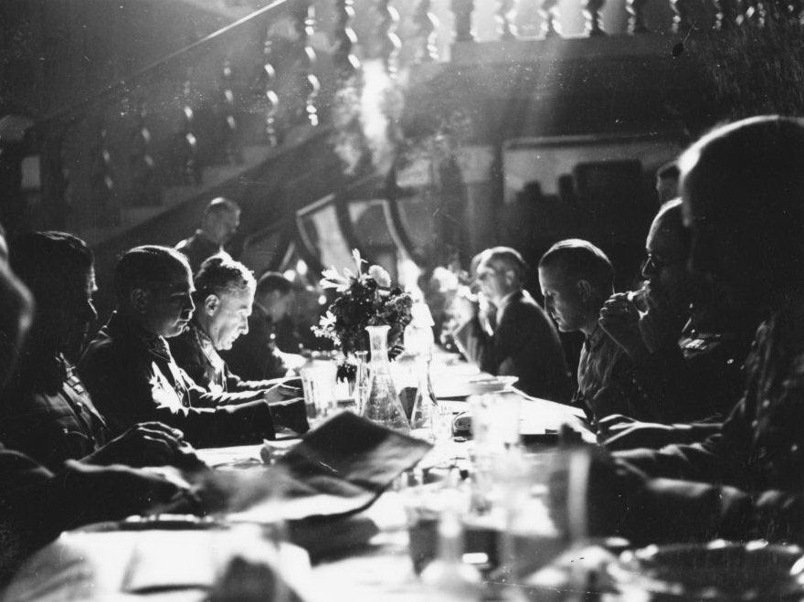 Committee meeting at the Cartography Institute of Defence in 1930