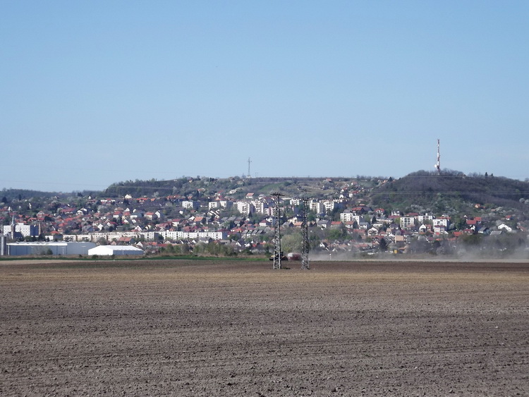 Kilátás vissza Szekszárdra a mezőkről