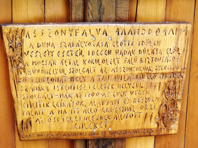 A faragott emléktábla szövege