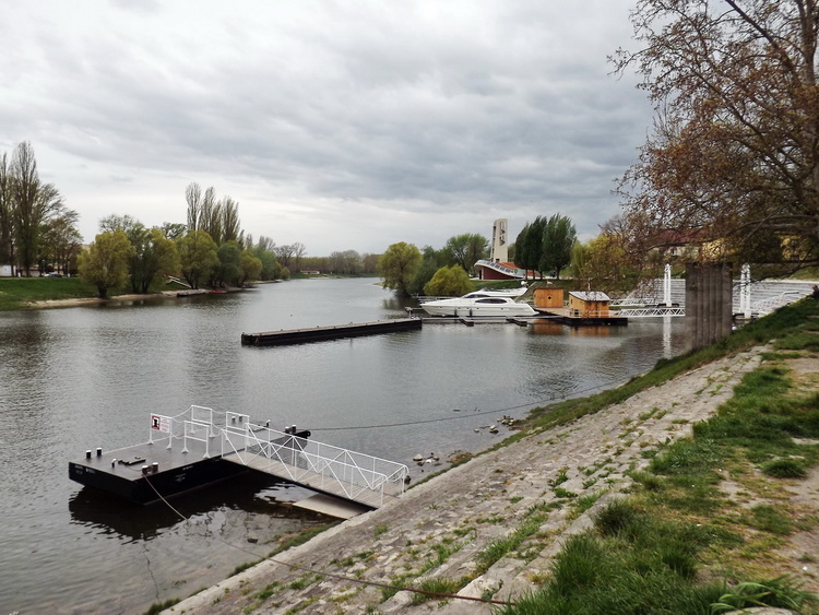 Látkép a Sugovicára Baja belvárosából