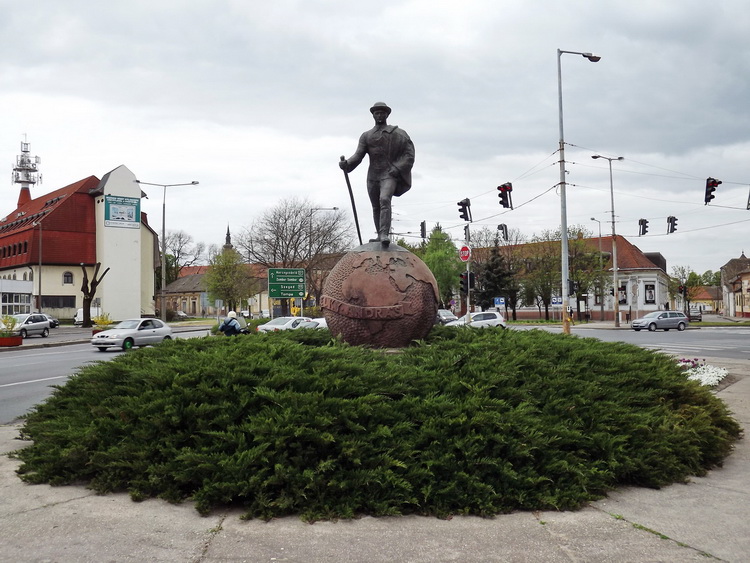 Baja - Jelky András világjáró szobra