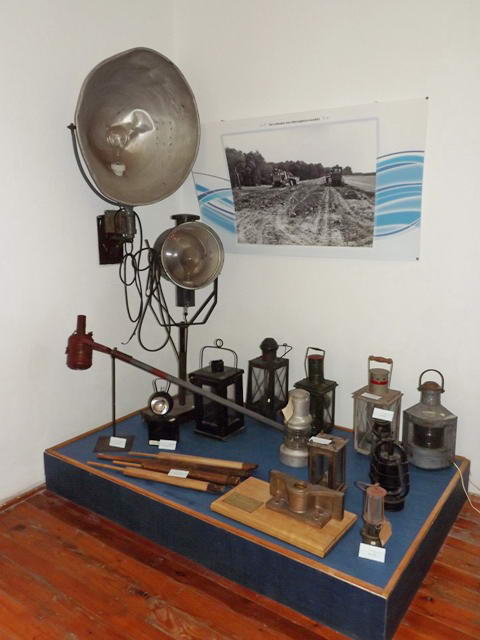 Öreg lámpák és reflektorok a Lankóci Vízügyi Múzeumban