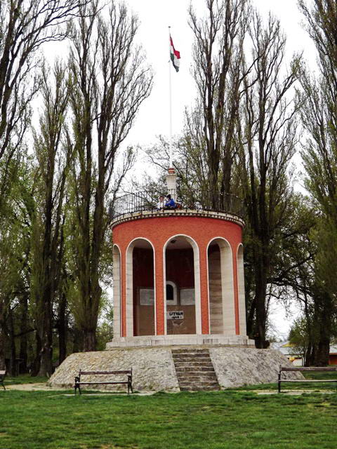 A Türr István emlékmű a Sugovica és a Duna összefolyásánál