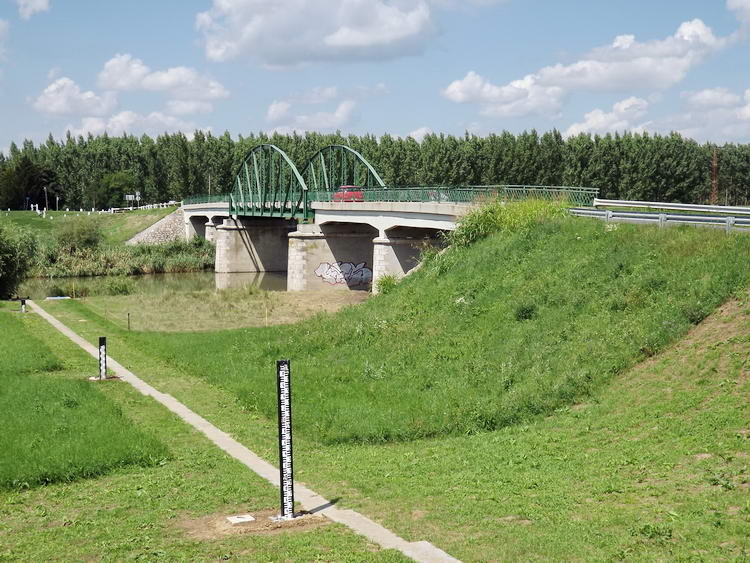 A Szeghalomra vezető út hídja a Sebes-Körösön