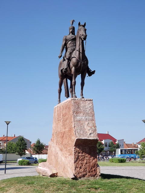 Berettyóújfalu - Kádár vitéz szobra a Szent István téren