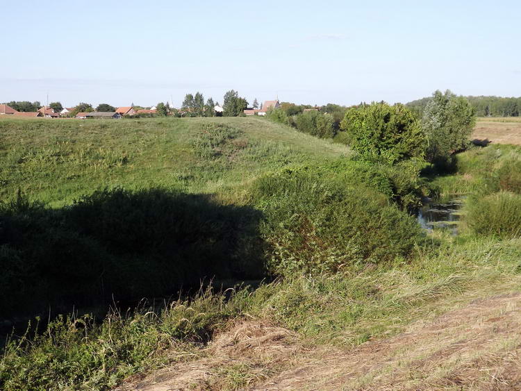 Kilátás az Ér-főcsatornára és Pocsajra a gátról