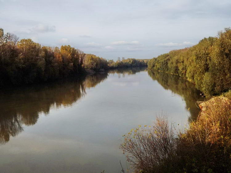 A Tisza a hídról fényképezve