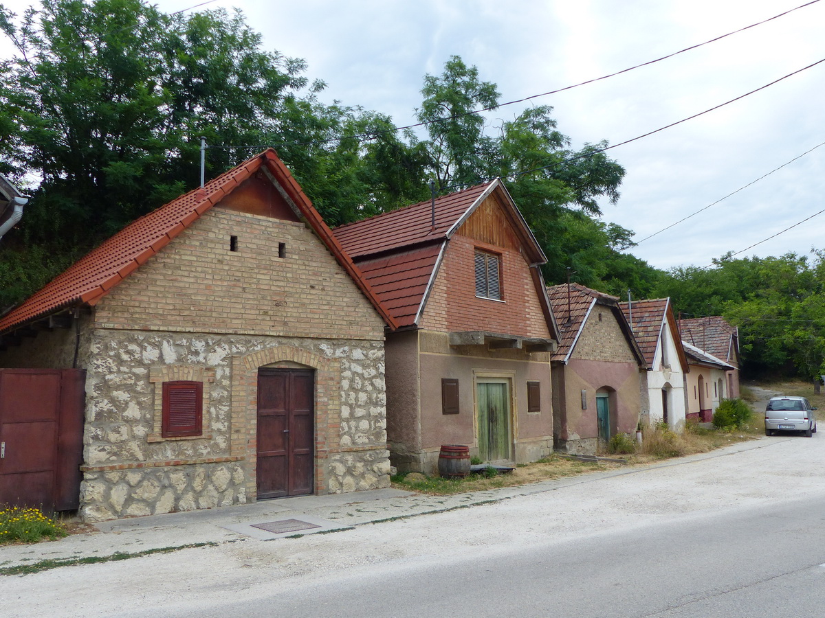 A kesztölci pincefalu