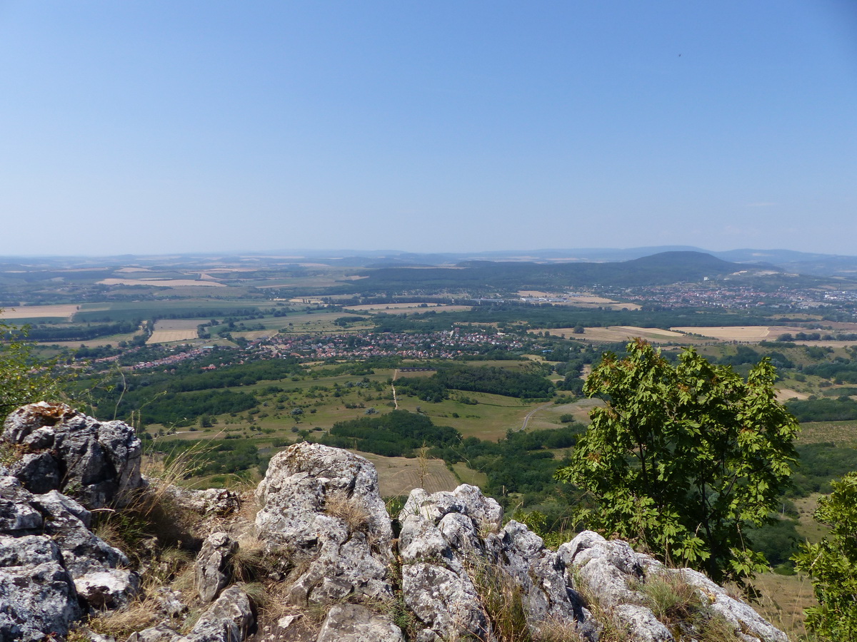 Kilátás a Lencsehegy-körön az Öreg-szirt sziklás ormáról