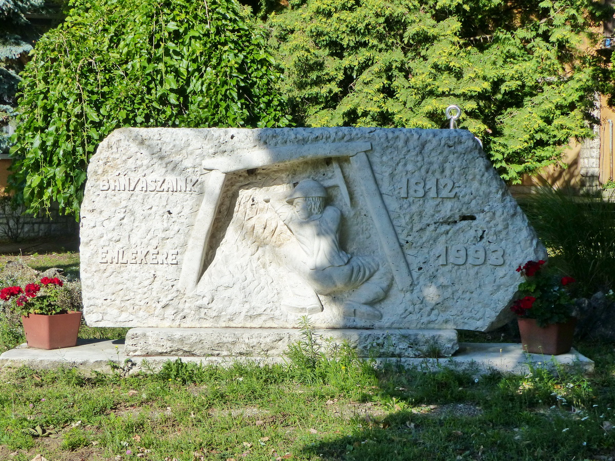 Mogyorósbánya - Bányászati emlékkő