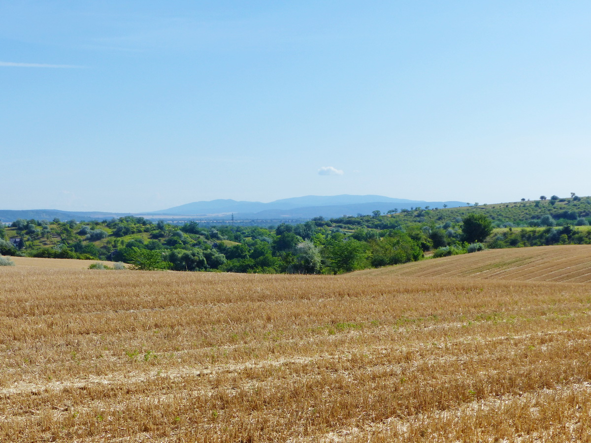 Kilátás a mezőkön keresztül
