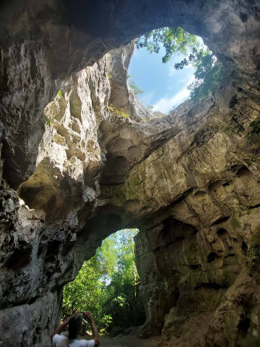 Látogatás a Jankovich-barlangban a Tanbánya-kör teljesítése közben