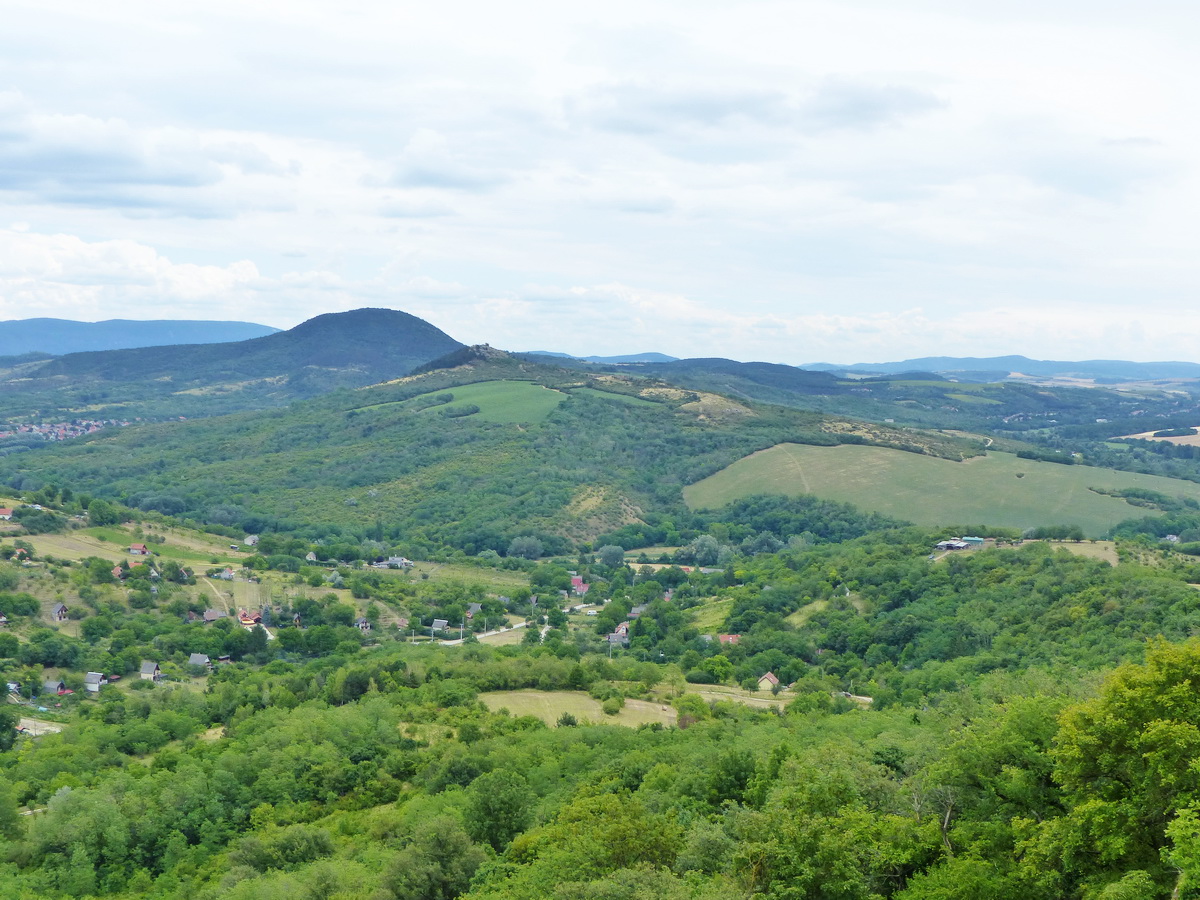Tanbánya-kör - Kilátás a Kőszikláról a Hegyes-kőre és a Nagy-Getére
