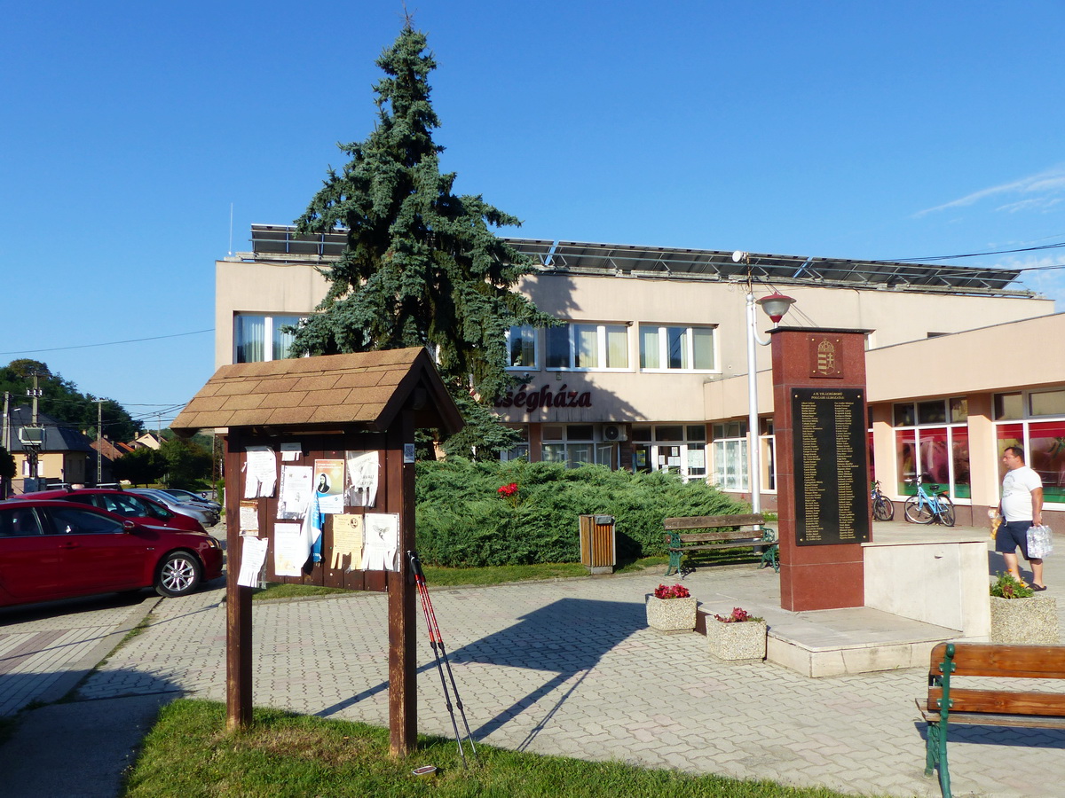 Sárisáp - A település központja