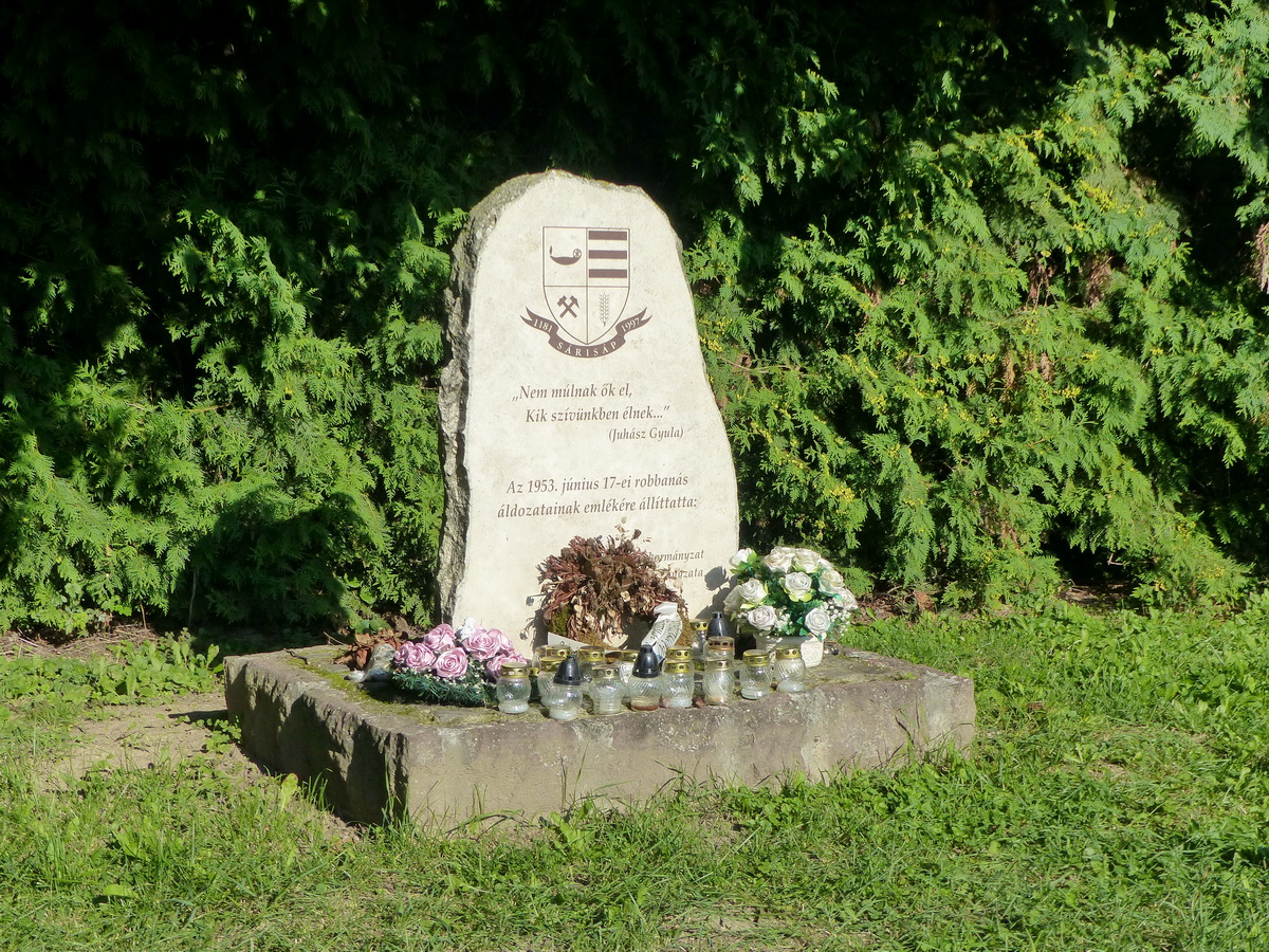 Sárisáp - Az 1953. június 17-i robbanás emlékműve