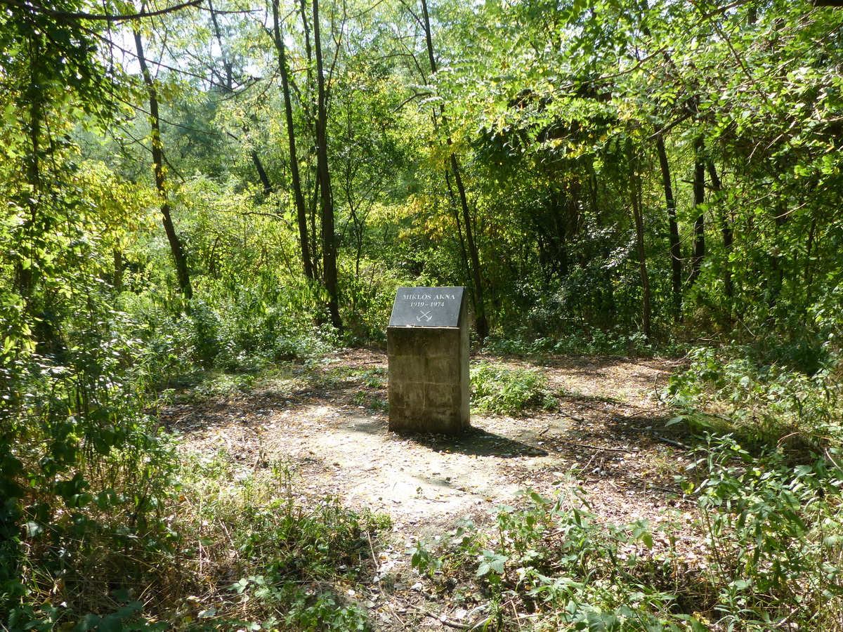 A Miklós-akna emlékköve