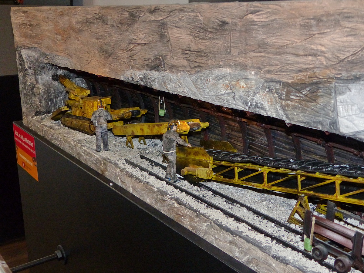 Interaktív makettek mutatják be a bányászatot