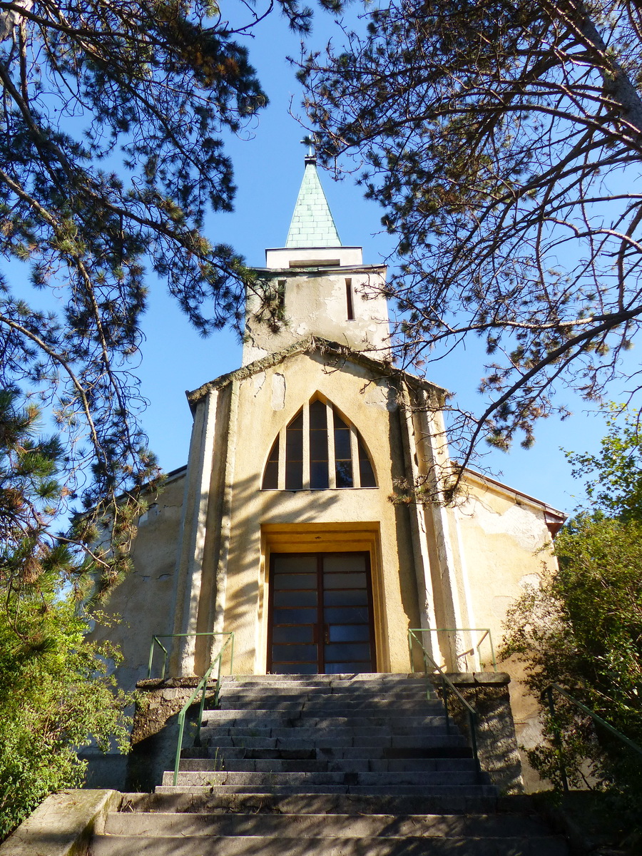 A csolnoki Szent Borbála bányásztemplom