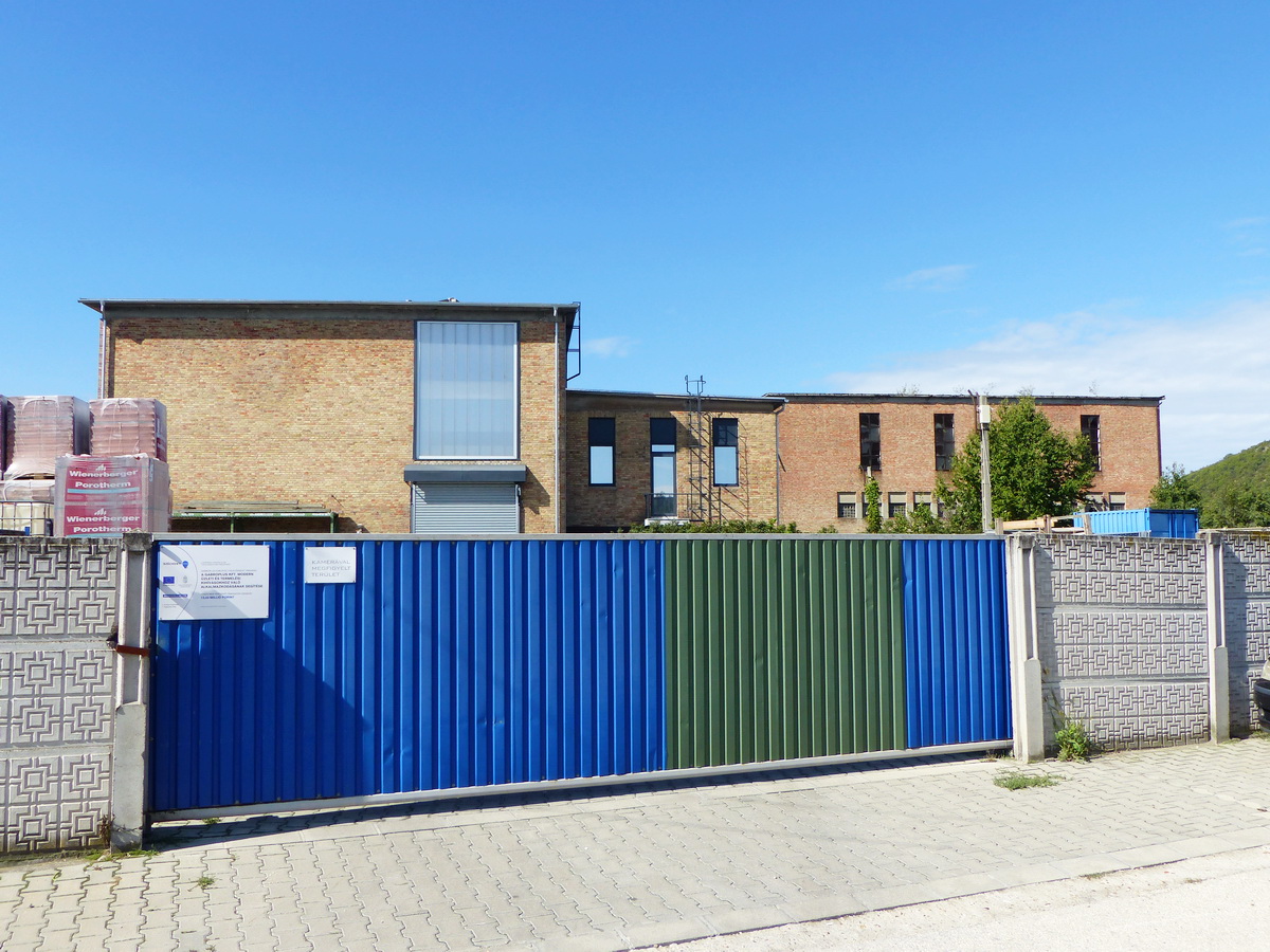 Bekerített telken állnak a hajdani XII/a akna épületei