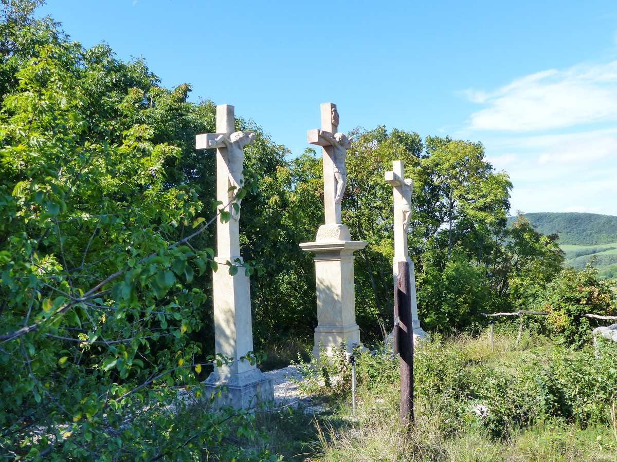 Kitérőt tettem a kálváriakeresztekhez