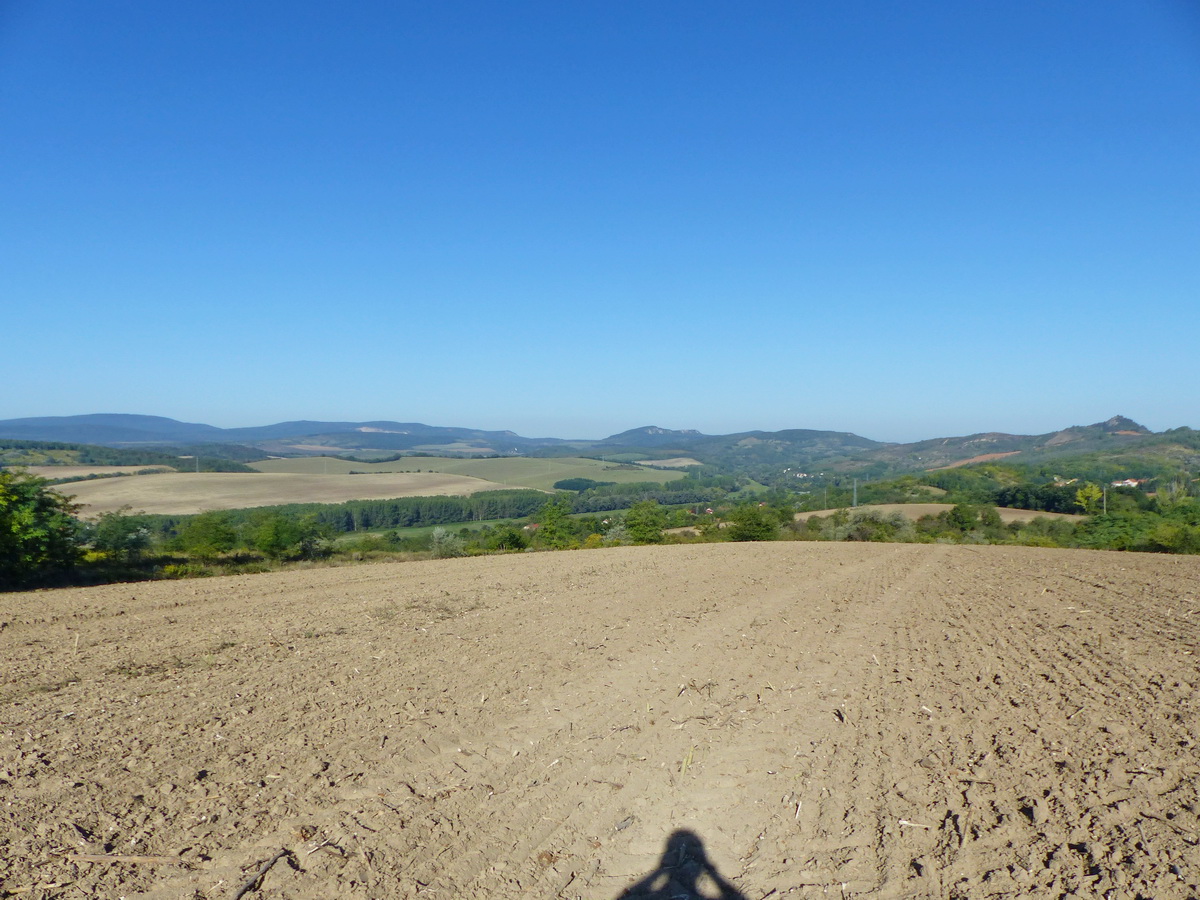 Beszántották a mezőkön átvezető keréknyomokat