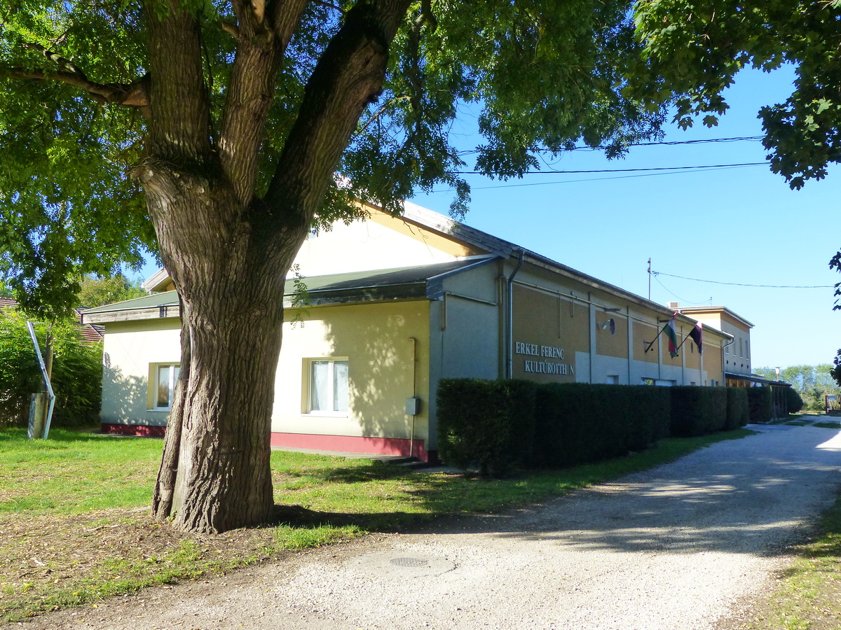 A lejtő végén érkeztem meg az Erkel Ferenc kultúrotthonhoz