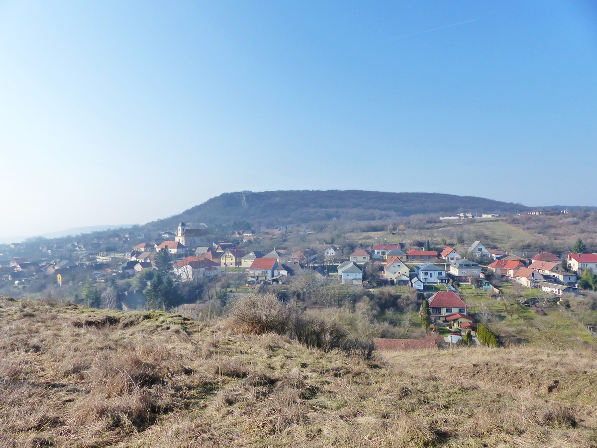 Hantken Miksa-kör - Kilátás Csolnokra a Pollus-hegyről