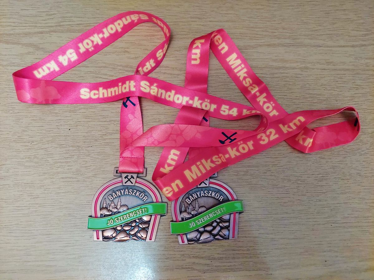 A Hantken Miksa-kör és a Schmidt Sándor-kör befutóérmei együtt