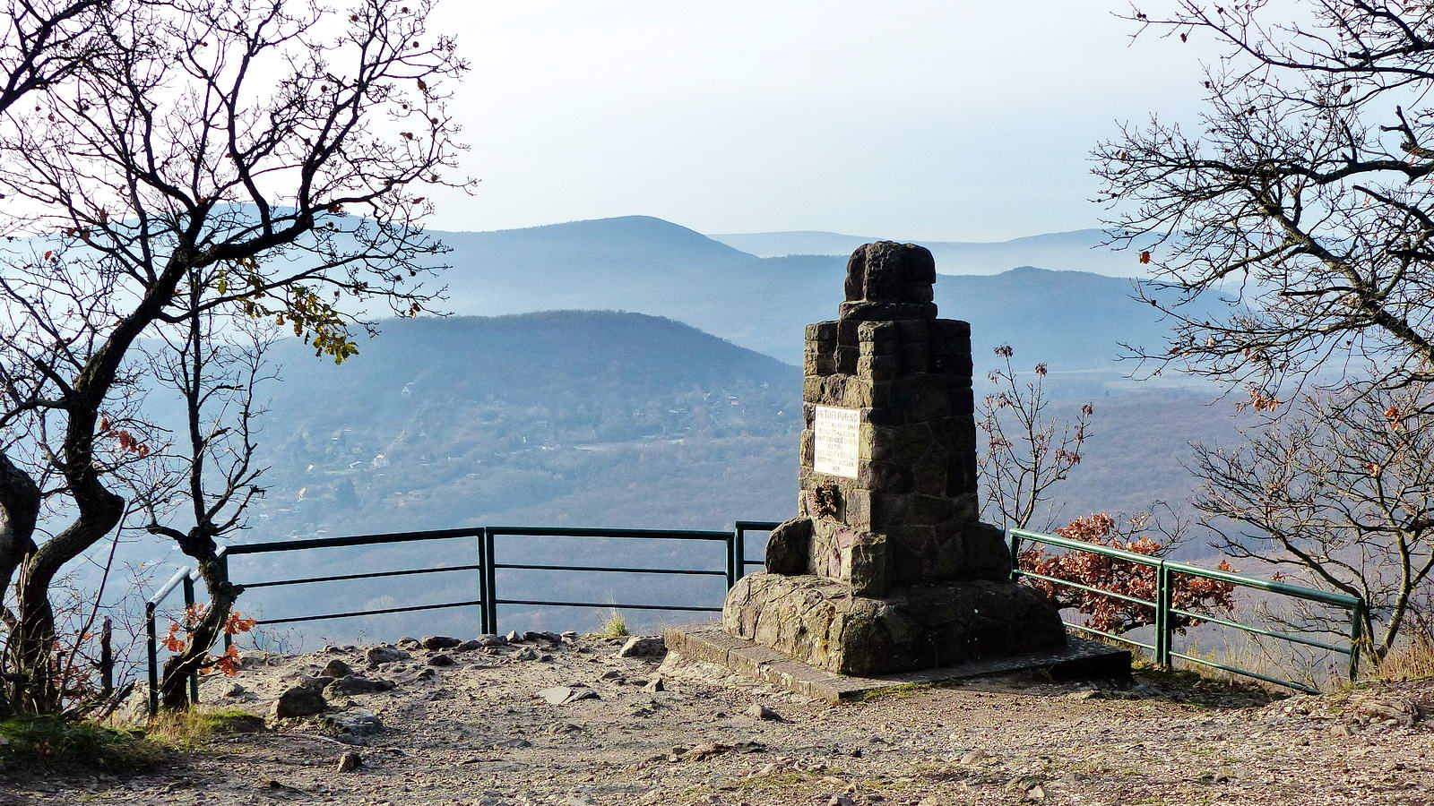 Őszi túra a Visegrádi-hegységben Szentendréről Dobogókőre