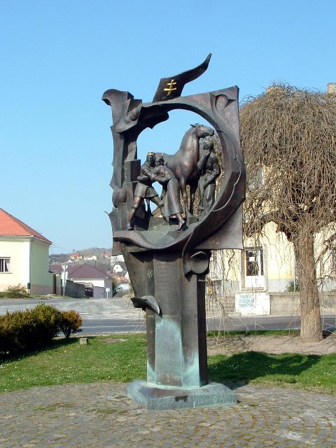 Szekszárd - Fémbe öntött iniciálé a Képes Krónikából