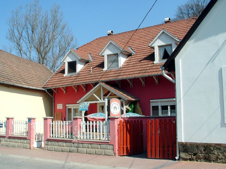 Szekszárdi-dombság - Mórágyi pecsételőhelyünk: a Hegyalja Büfé