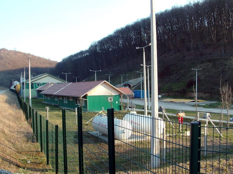 Szekszárdi-dombság - Az atomhulladék-tároló a falu határában 1.