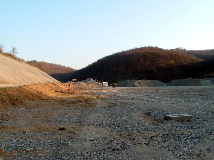 Szekszárdi-dombság - Az atomhulladék-tároló a falu határában 2.