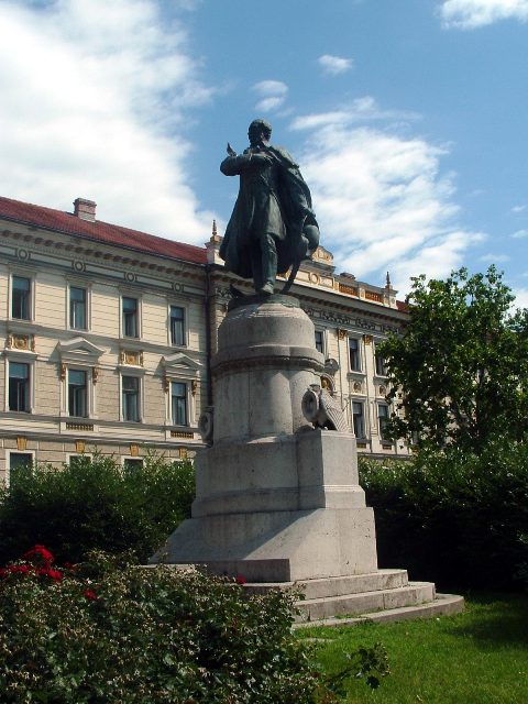 Pécsi séta - Kossuth Lajos szobra