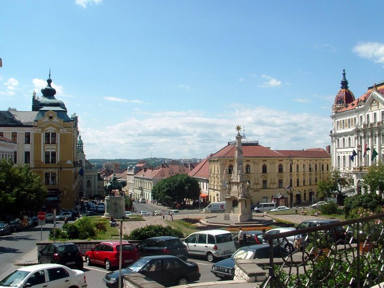 Pécsi séta - A Széchenyi tér a Dzsámitól nézve
