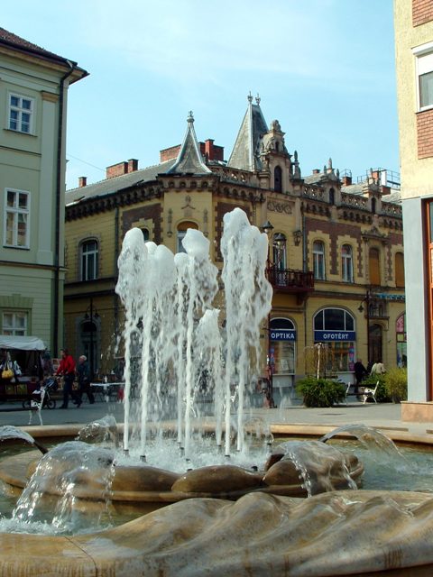 Kaposvár - Szökőkút a Fő utcán