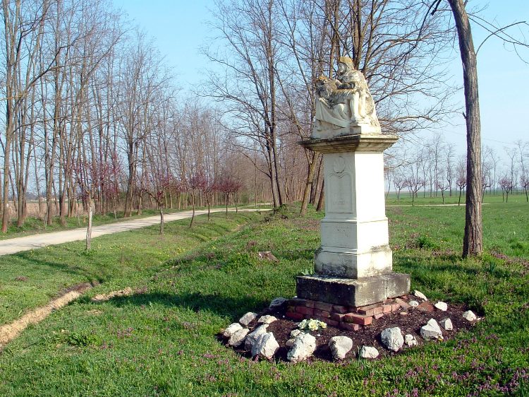 Nemesvid - A temető melletti pieta szobornál értem el a falut